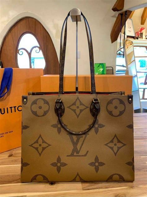 louis vuitton on the go tote colors|louis vuitton large monogram.